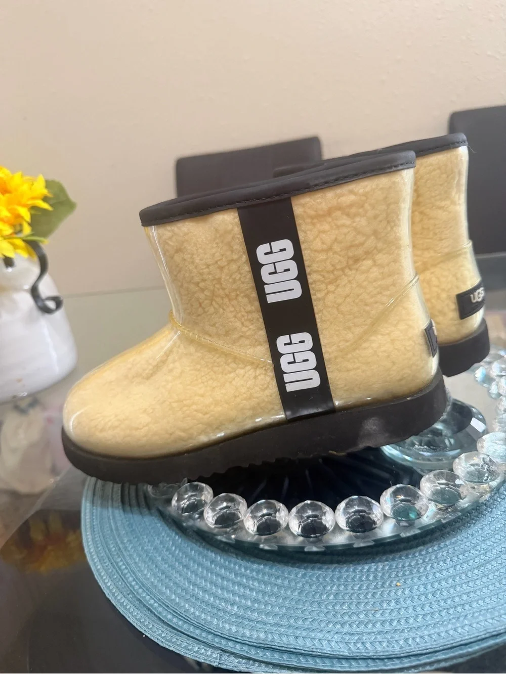 UGG Kids Short Shearling Boot — Beige with Black Trim